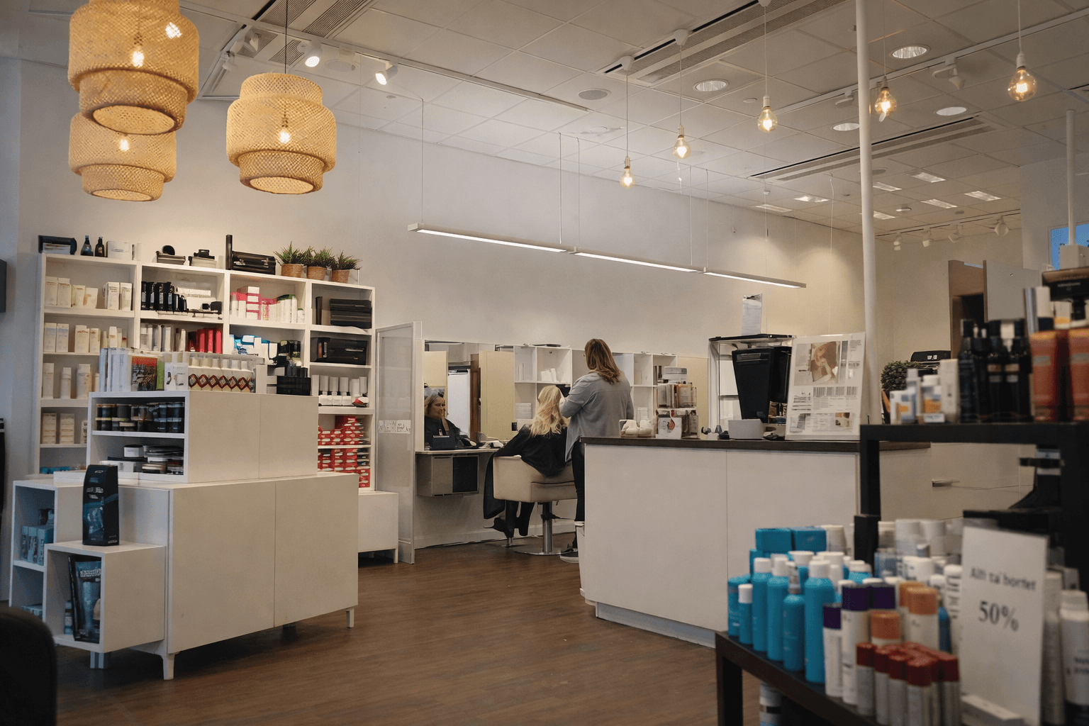 Cut + Blow frisörsalong Västerås - Erikslund Shopping Center